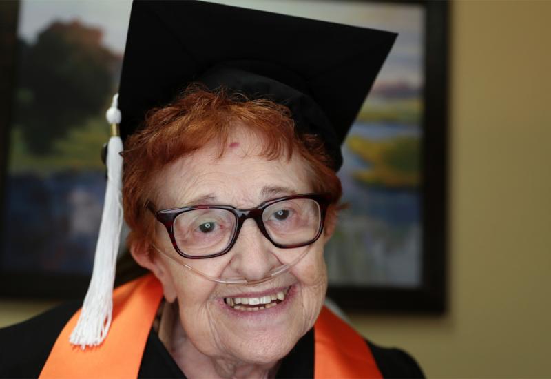 Amerikanka diplomirala u 84. godini