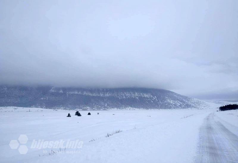 Snijeg na Blidinju - Moguće obrušavanje snježnih lavina preko prijevoja Čemerno