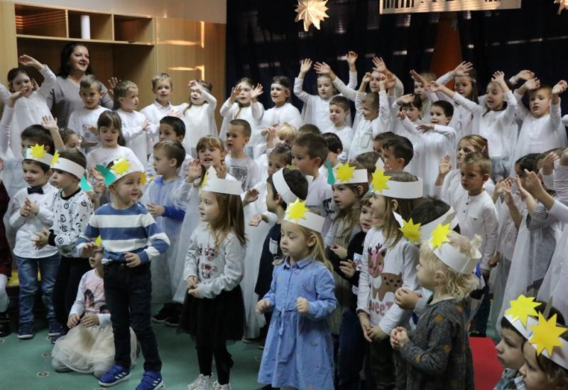 Božićni koncert u dječjem vrtiću Trnoružica - Mališani dječjeg vrtića 