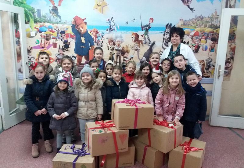 Mostar: Mališani darovima razveselili odjel Pedijatrije 