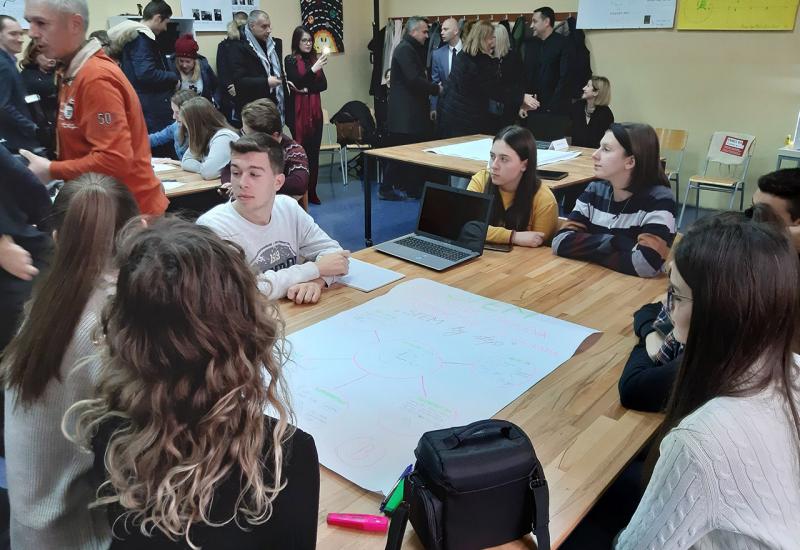 Mostarska Gimnazija dobila STEM labaratorij - STEM laboratorij otvoren u Mostaru