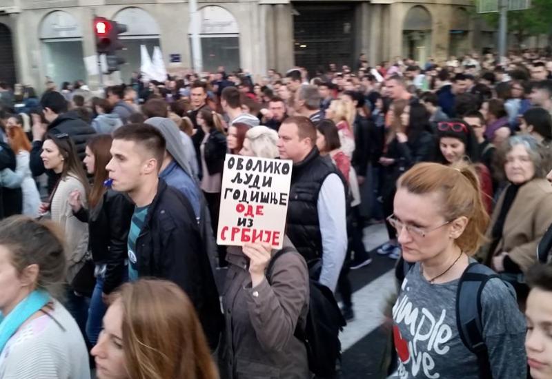 S prosvjeda - Masovni prosvjed protiv Vučića u Beogradu: Prestani da lažeš, prestani da kradeš