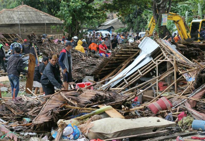 Broj poginulih od katastrofalnog tsunamija sve veći, stotine mrtvih i ranjenih