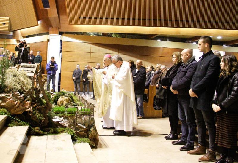 Misa polnoćka u mostarskoj katedrali - Biskup Perić pozvao na poniznost