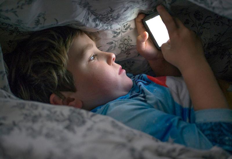 Jesu li pametni telefoni krivi za sve lošiji vid djece?