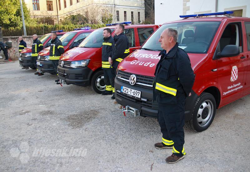 Primopredaja novih vozila vatrogascima iz ŽZH - Vatrogascima u ŽZH uručena nova vozila vrijedna 600.000 KM