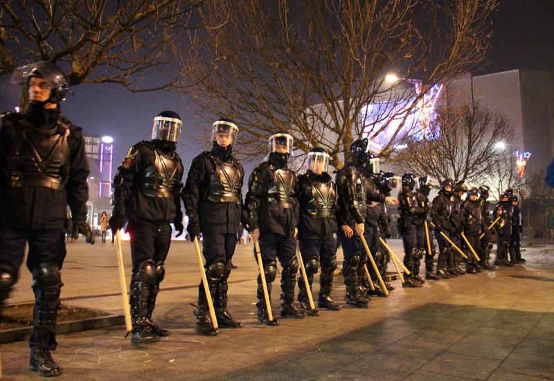 Pitanje policiji: Zbog čega je zabranjeno stajati na Trgu?