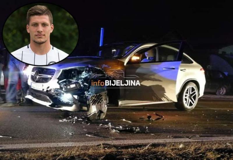 Jovićev razbijeni skupocjeni Mercedes - Ponajbolji igrač Eintrachta doživio prometnu nesreću u Bijeljini