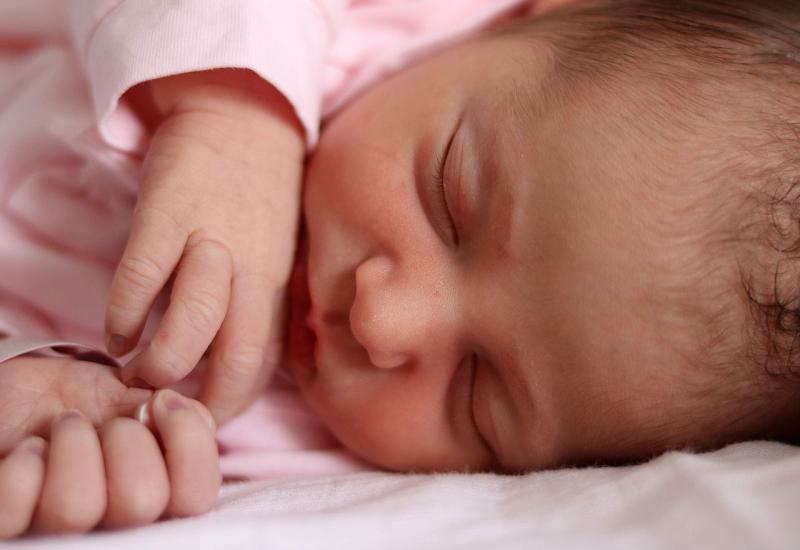 Što pomaže bebama da zaspu lakše?