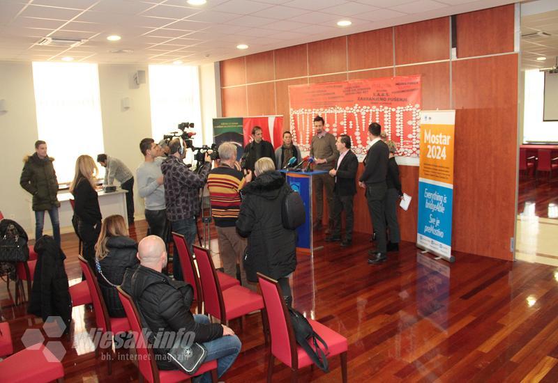Detalj s konferencije za medije - Mostarci opet pozvani na 