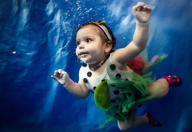 Fotoreporter AA zabilježio je neobično lijepe fotografije beba koje rone i plivaju - Plivanje unapređuje razvoj beba i djece 