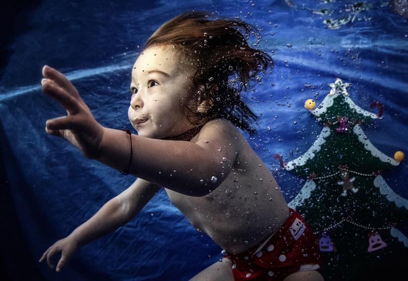 Fotoreporter AA zabilježio je neobično lijepe fotografije beba koje rone i plivaju - Plivanje unapređuje razvoj beba i djece 