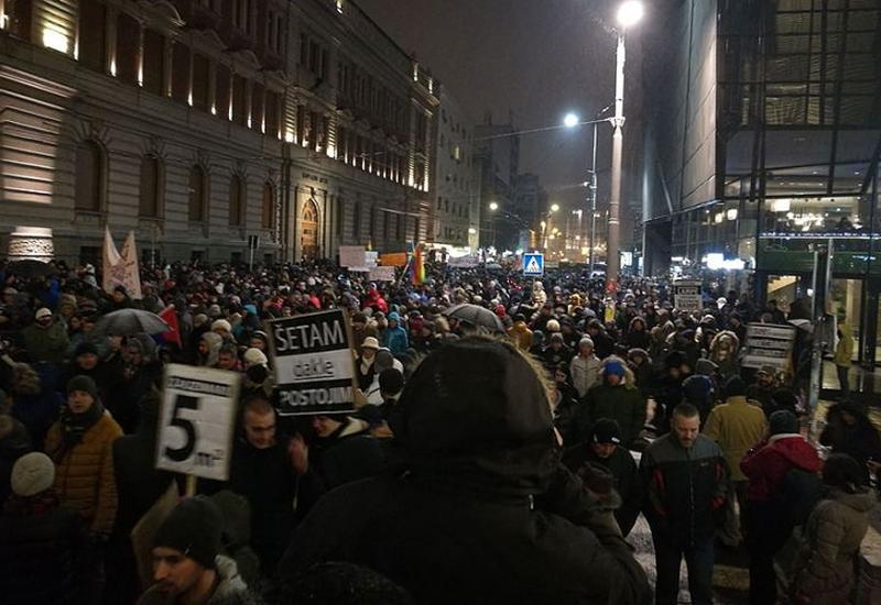 U Beogradu nova prosvjedna šetnja protiv vlasti, prosvjedi i u Kragujevcu, Nišu i Požegi