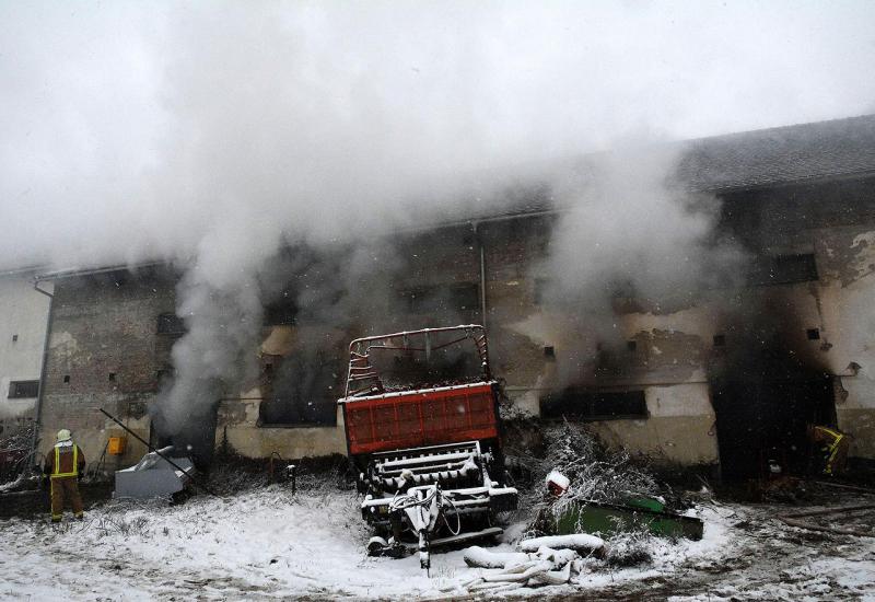 U požaru na Eko imanju Željka Mavrovića izgorjele bale konoplje i sijena