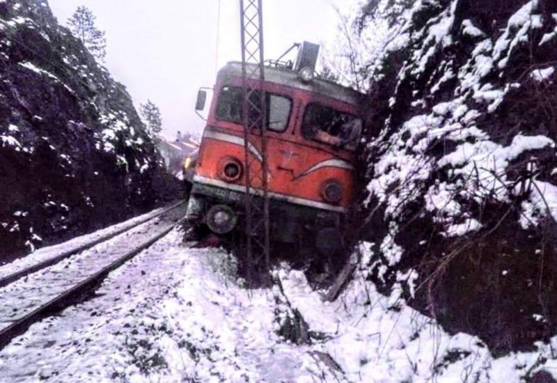 Banja Luka: Vlak iskočio iz tračnica, ozlijeđen strojovođa