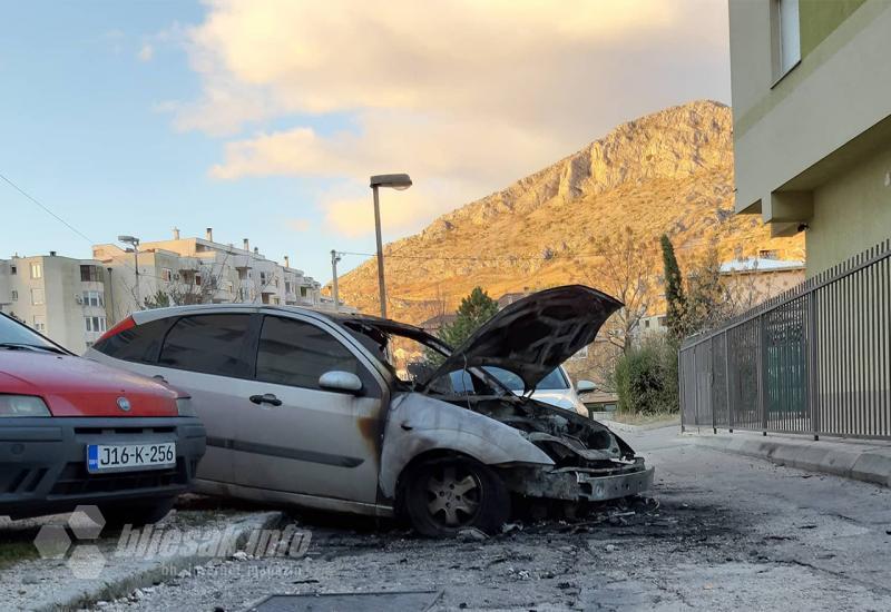 Izgoreni automobil - Mostar: Izgorio automobil