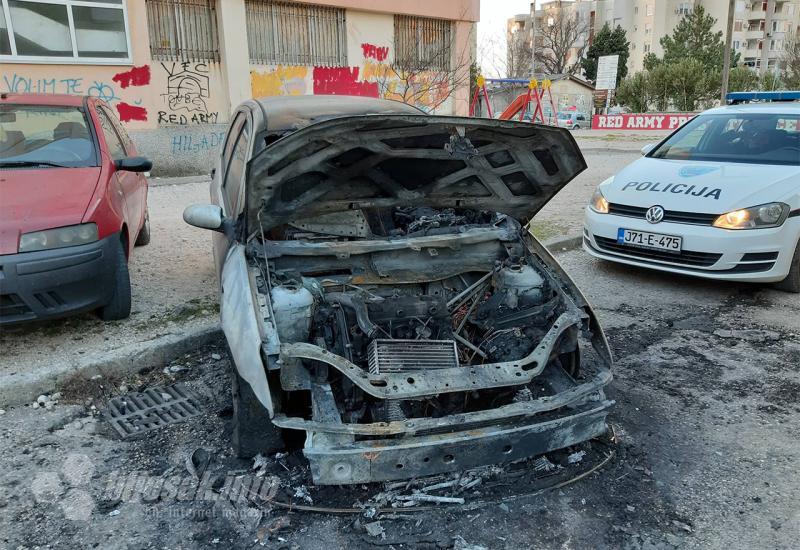 Mostar: Izgorio osobni automobil