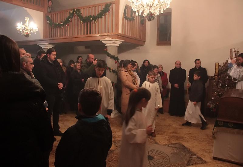 Ponoćna božićna liturgija u Mostaru - Božić je svečano dočekalo i oko osam stotina pravoslavaca u Bijelom Polju