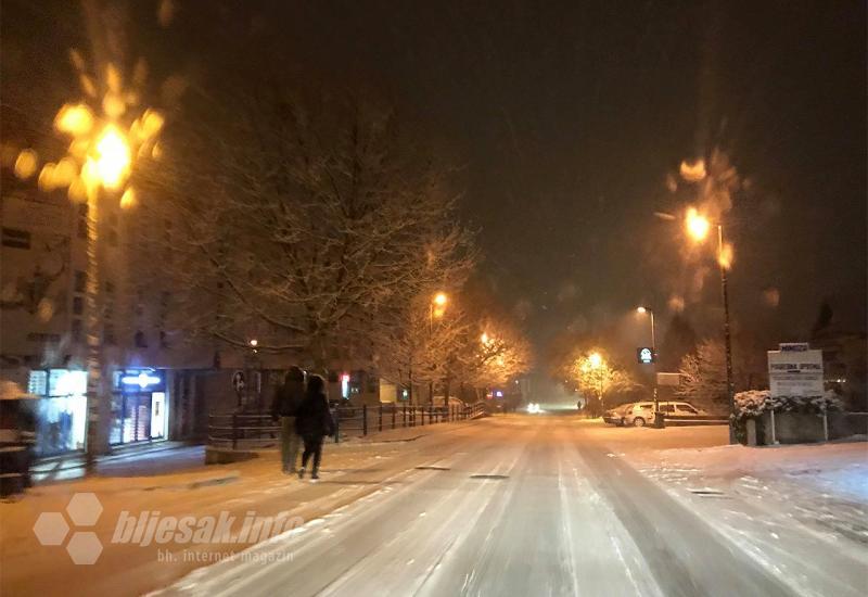 Snijeg zabijelio Široki Brijeg - Snijeg zabijelio Široki Brijeg, ceste neočišćene