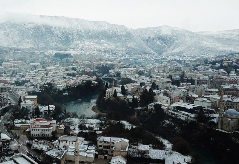 Mostar se bijeli  - Mostar pod snijegom iz ptičje perspektive