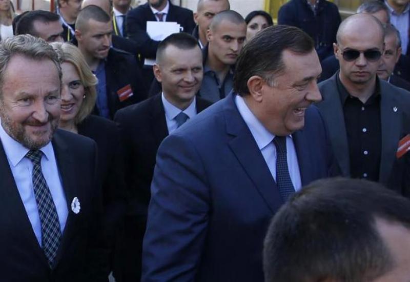 Dodik vrijeđao Izetbegovića: Njegovi djedovi su bili 'hrvatsko cvijeće'