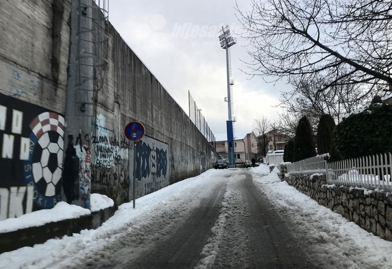 Ulica dr. Jure Grubišića (uz stadion Pecara) - Široki Brijeg: Glavne prometnice očišćene od snijega, problem u okolnim ulicama