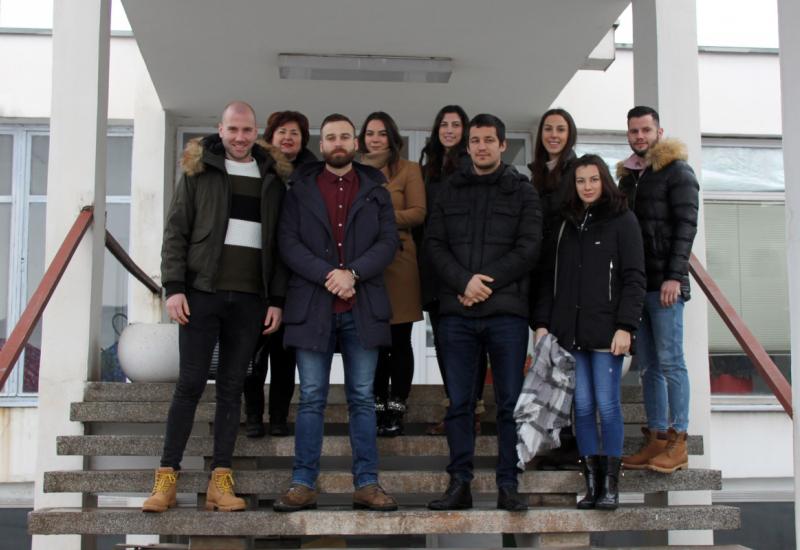 Deset studenata obišlo je tvornički Laboratorij Aluminija d.d. Mostar - Mladi mostarski kemicari u Aluminiju
