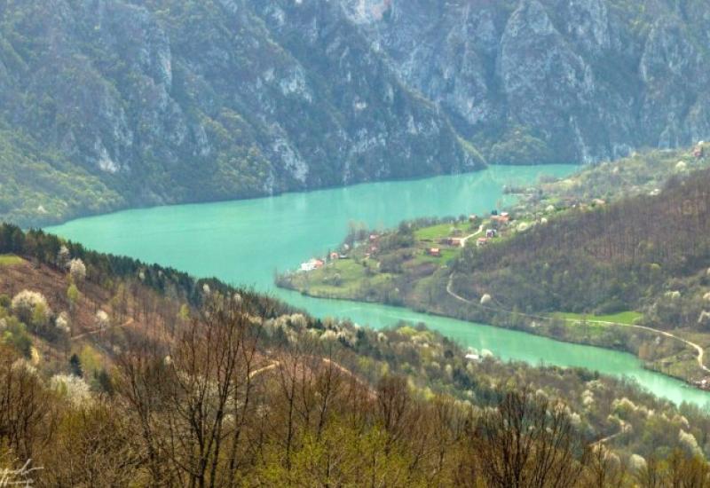 Državljani BiH lišeni slobode zbog krijumčarenja migranata preko rijeke Drine