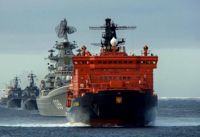 Konvoj ruskih brodova predvođenih ledolomcem na nuklearni pogon - Gospodari sjevera