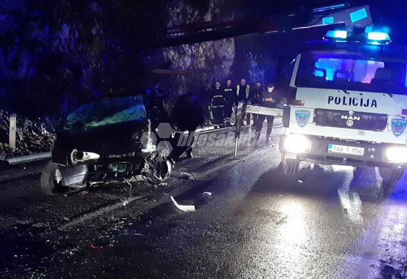Velika materijalna šteta na VW Golf III koje je udario u zid tunela - Vozač teško ozlijeđen u prometnoj nesreći kod Čapljine
