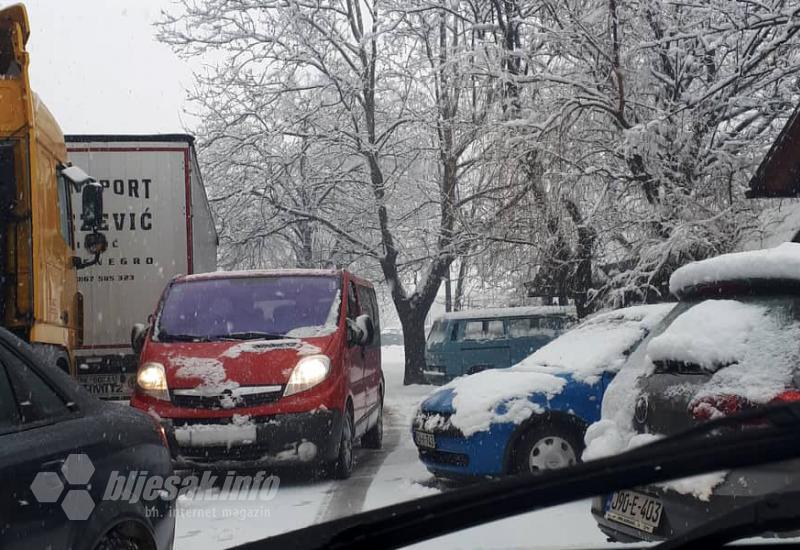 Gužva na magistralnom putu M17 kod Jablanice - Prometna nesreća kod Jablanice, prometuje se jednom trakom