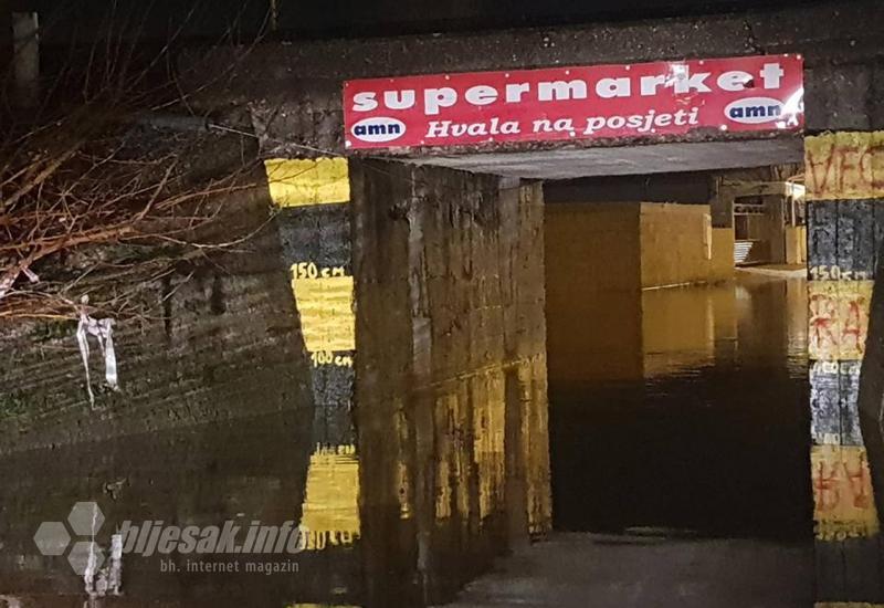 Podvožnjak u Opinama pod vodom - Mostar se bori s viškom vode