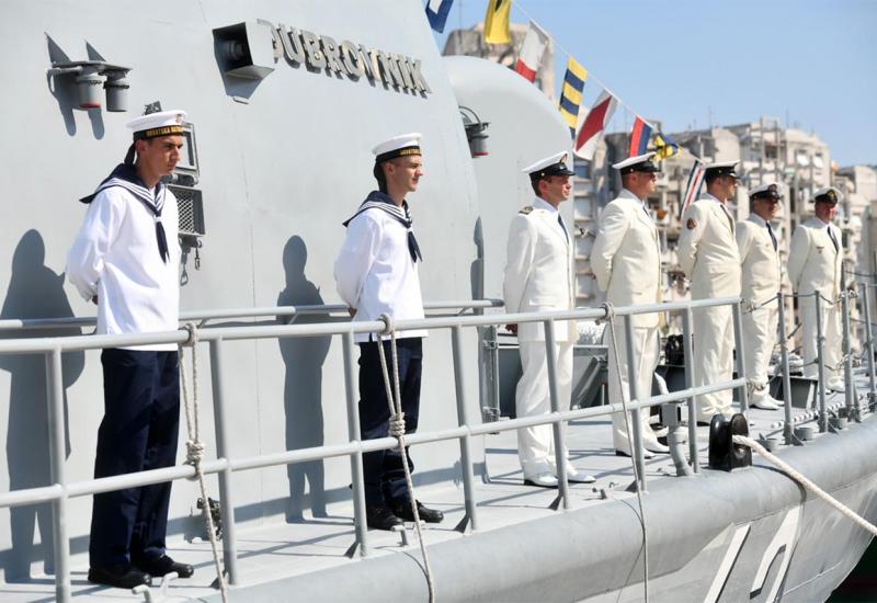 Hrvatska traži 350 vojnika i mornara