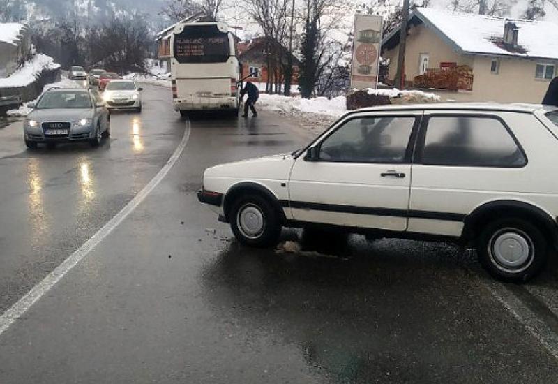 Prometna nesreća - Jablanica – Konjic: Sudar Golfa i autobusa