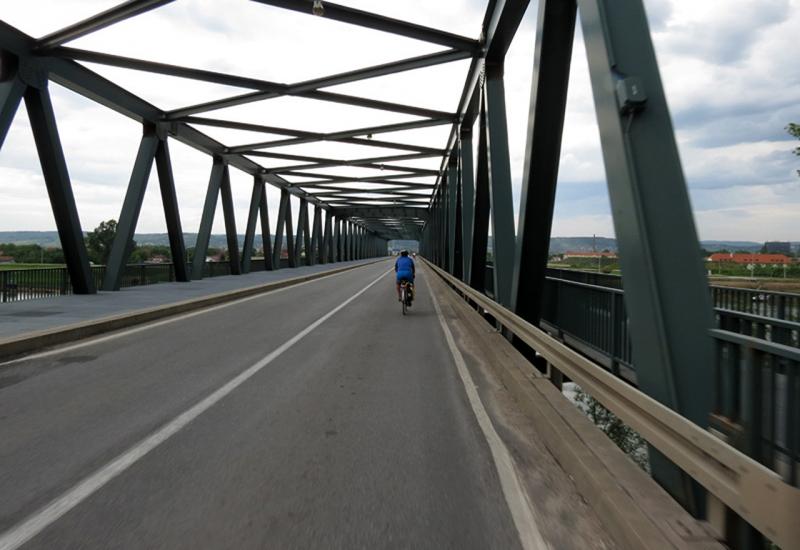 Brčko: Hitno obustavljanje prometa teških vozila preko mosta na Savi