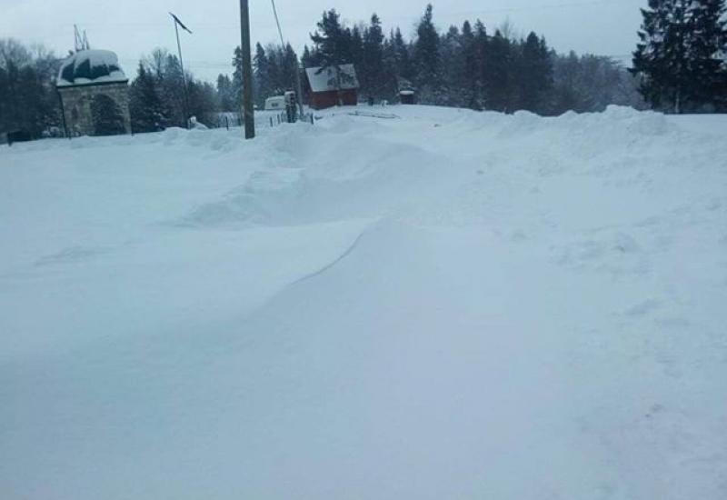 Snijegom zameteno selo Luka - Mještani najavili prosvjed zbog blokiranog sela