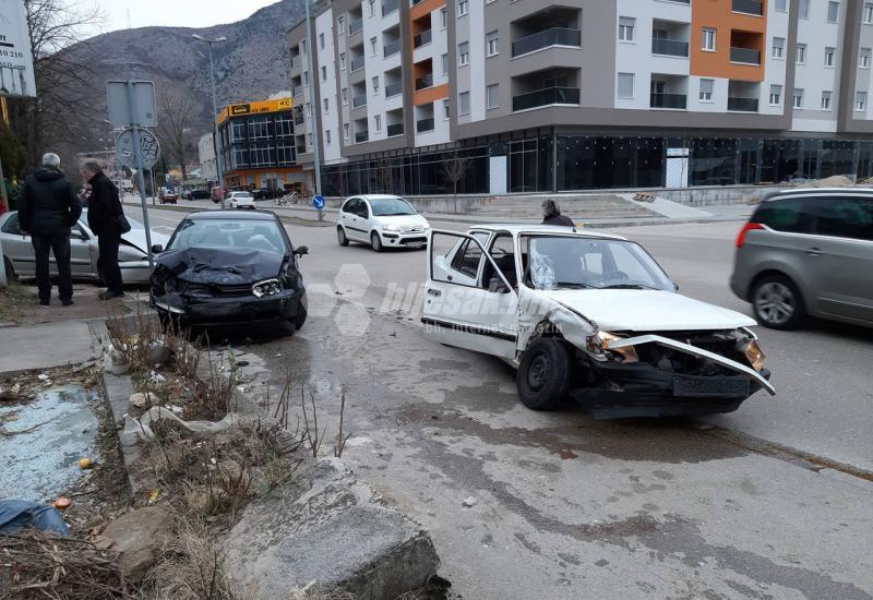 Mostar: Sudar tri automobila