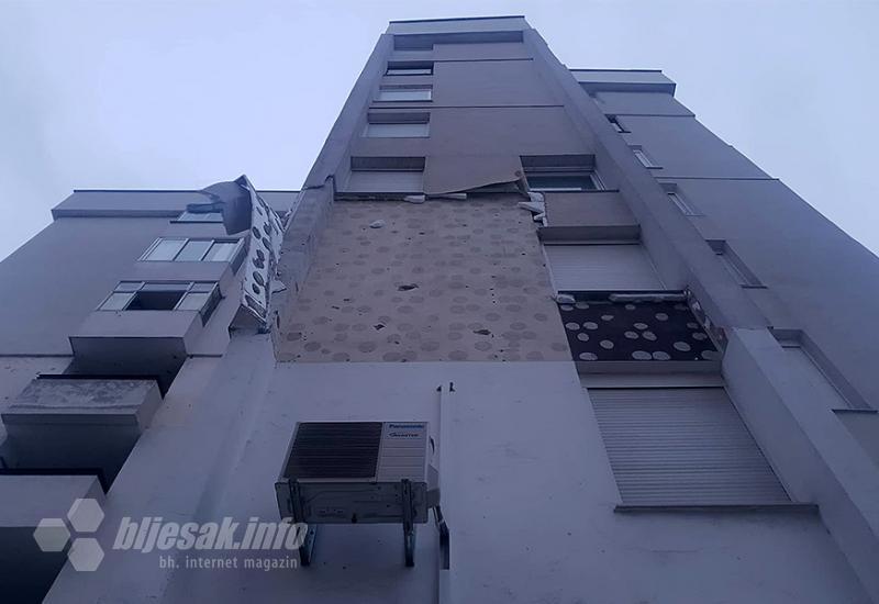 Mostar: Vjetar odnio fasadu u Centru 2