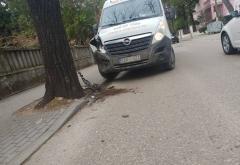 Mostar: Opelom se zabio u drvo