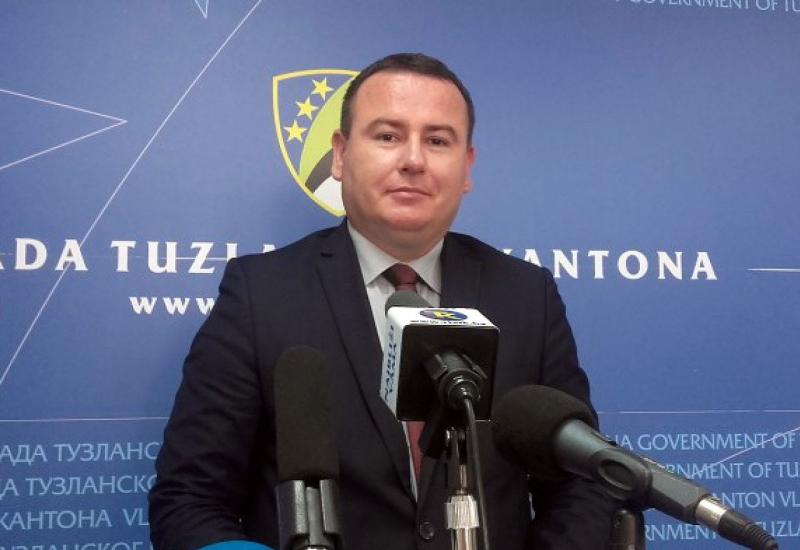 Abdulah Zukić - Bivši ministar demolirao kafić i tukao goste