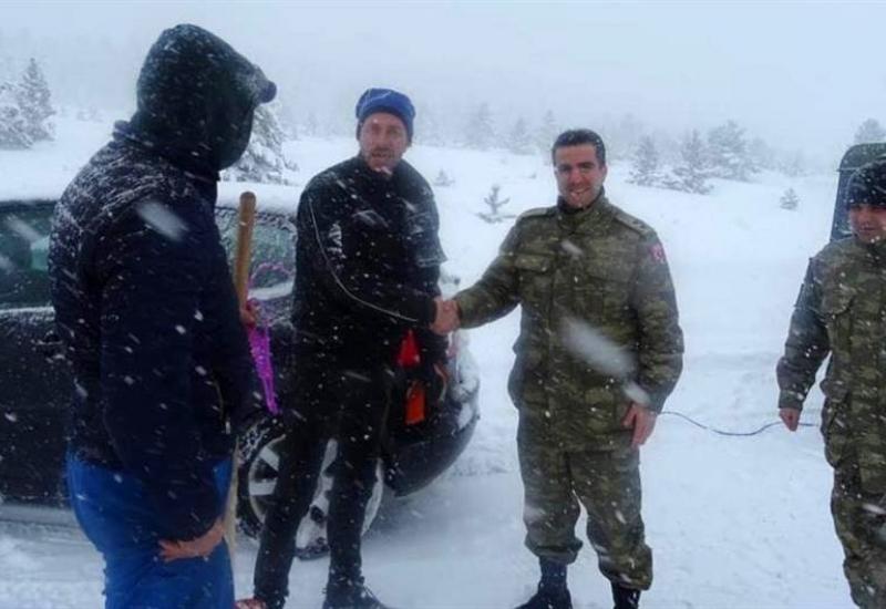 Obitelj je veoma zahvalna - Turski vojnici spasili zametenu obitelj kod Tomislavgrada
