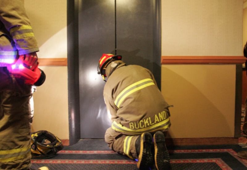 Mostar: Vatrogasci izvlačili ljude iz lifta