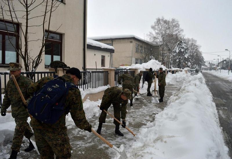 Oružane snage angažirane na otklanjanju posljedica izazvanih snijegom