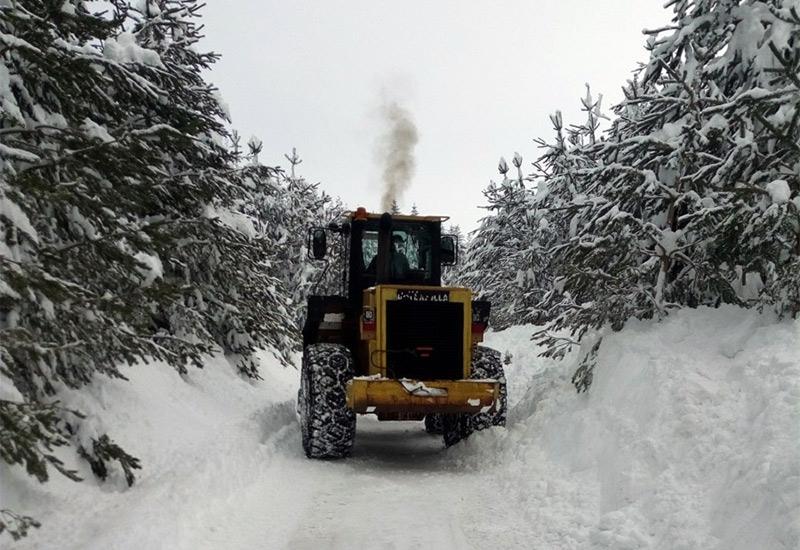Zbog snijega na cesti Livno-Šuica obustavljen promet za teretna vozila