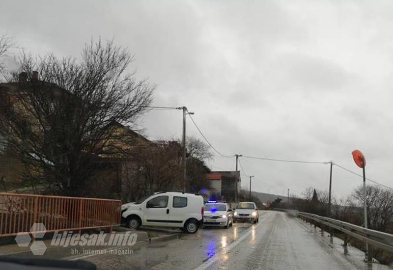 Prometna nesreća u Međinama - Mostar-Široki Brijeg: Vozilom se zabio u ogradu