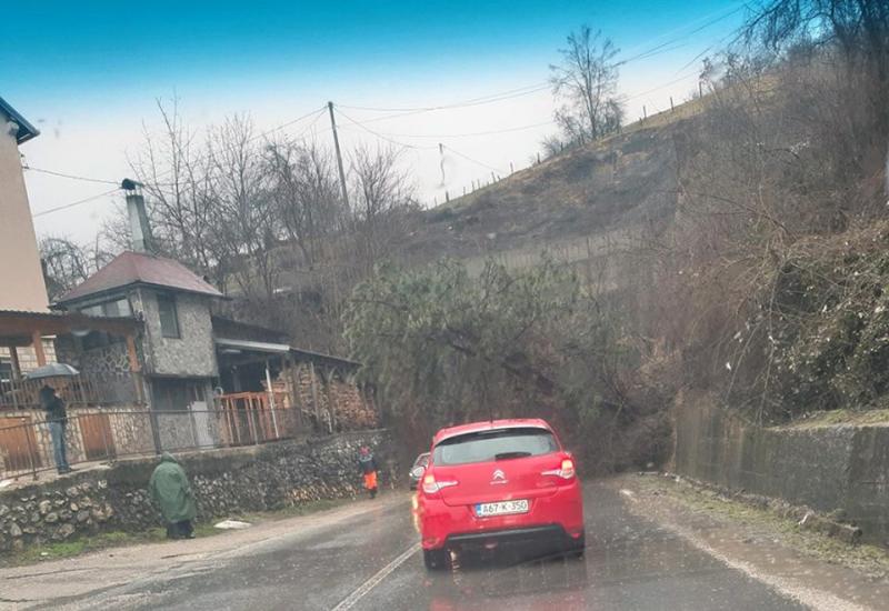 Odron u Ćelebićima - Kaos na prometnicama: Veliki odron kod Konjica, poplavljene prometnice na ulazu u Mostar