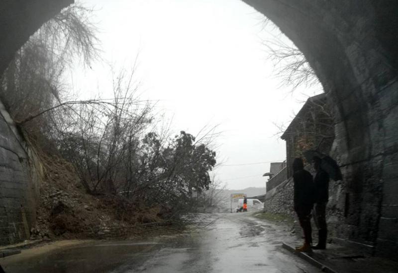 Odron u Ćelebićima - Kaos na prometnicama: Veliki odron kod Konjica, poplavljene prometnice na ulazu u Mostar