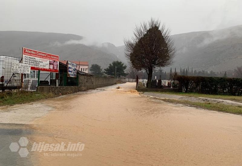  - Kaos na prometnicama: Veliki odron kod Konjica, poplavljene prometnice na ulazu u Mostar