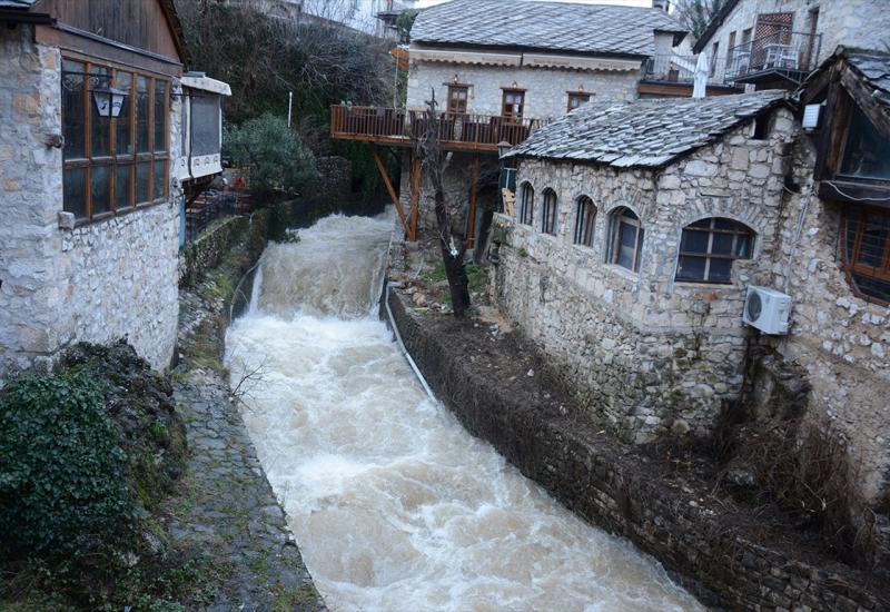 Kišne padaline u Mostaru izazvale poplave - Kišne padaline u Mostaru izazvale poplave i napravile štetu