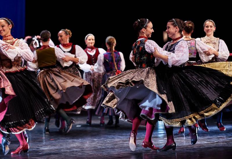 Mađarski državni plesni ansambl - Mađarski državni plesni ansambl stiže u Kosaču